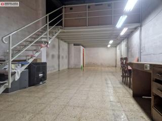 Local commercial à Novelda. Local en novelda de 100 metros muy bien situado