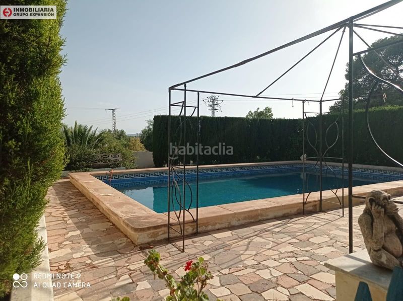 Foto 7c53ddd0-4a63-48c3-8567-8c5fab2105c7. Xalet amb piscina a Novelda