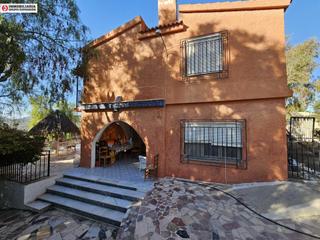 Xalet a El Castillo. Gran chalet de 608 metros con piscina en aspe  zona montesol