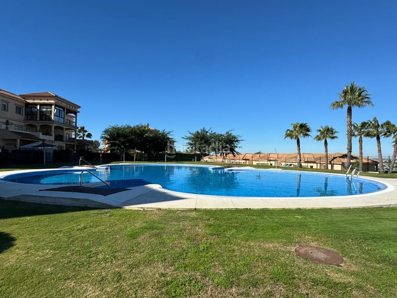 Foto 07ae5689-30f7-44cf-9f02-e7308fb6c4ab. Pis amb calefacció aparcament piscina a Martín Miguel Sanlúcar de Barrameda