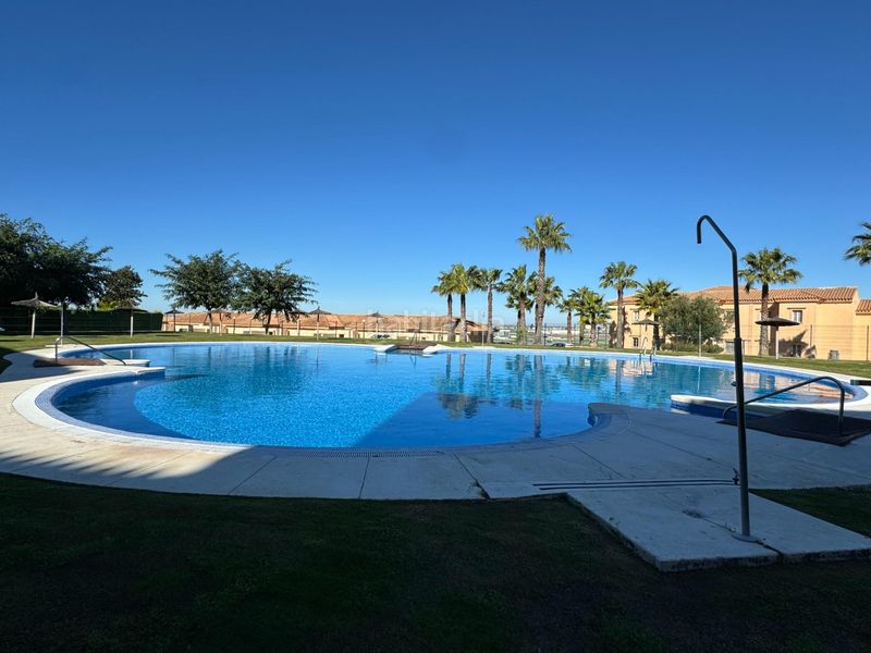 Foto 5f062e17-3967-44bc-af93-84816402a87e. Pis amb calefacció aparcament piscina a Martín Miguel Sanlúcar de Barrameda