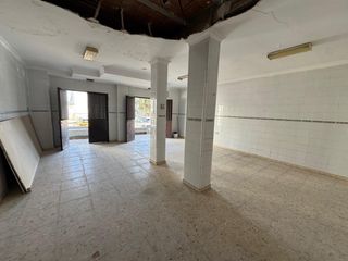 Business premise in Ayuntamiento-Barrio Alto. Local comercial para adaptar a tu negocio