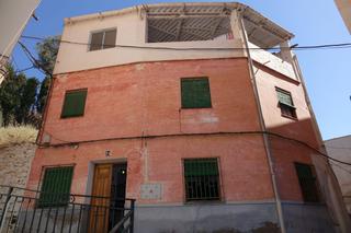 Casa a Lanjarón. Casa en venta en centro, 2 dormitorios.