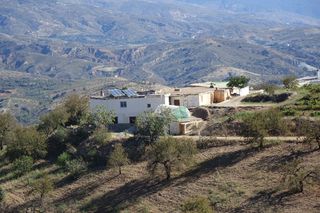 Chalet in Torvizcón. Chalet en venta en polígonos, 2 dormitorios.
