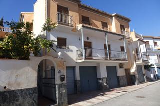 Casa a Órgiva. Casa en venta en centro, 6 dormitorios.