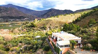 Xalet a Órgiva. Chalet en venta en urbanizaciones, 5 dormitorios.