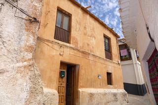 Casa a Cáñar. Casa en venta en centro, 7 dormitorios.