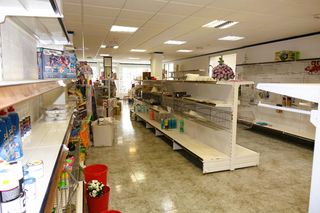Geschäftsraum in Órgiva. Local com. en venta en centro, 1 despacho.