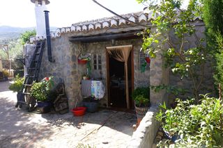 Chalet in Órgiva. Chalet en venta en polígonos, 4 dormitorios.