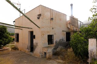 Maison à Órgiva. Casa en venta en polígonos, 5 dormitorios.