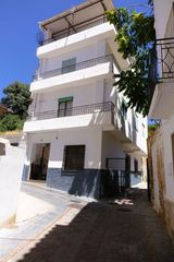 Casa en Lanjarón. Casa en venta en centro, 7 dormitorios.
