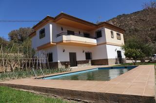 Xalet a Órgiva. Chalet en venta en polígonos, 4 dormitorios.