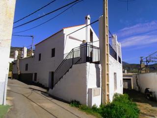 Casa a Órgiva. Casa en venta en polígonos, 2 dormitorios.