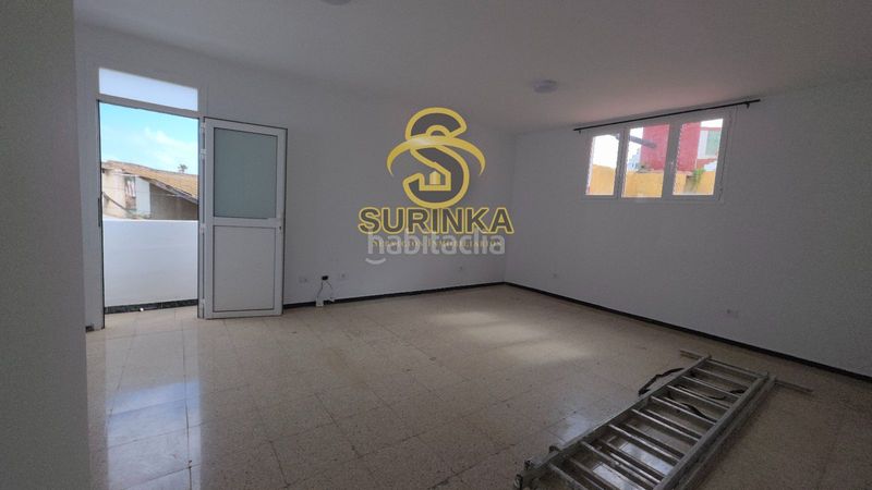 Foto 219b4737-1fec-4c99-9a46-fe9c128e472f. Casa adossada amb aparcament a Jinamar Telde