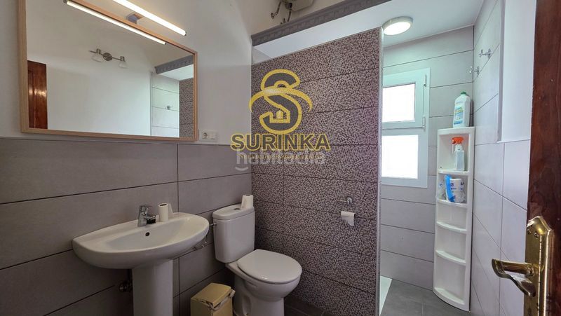 Foto 3d93ea6e-e4d7-4d16-9994-13accb6eabf9. Casa adossada amb aparcament a Jinamar Telde