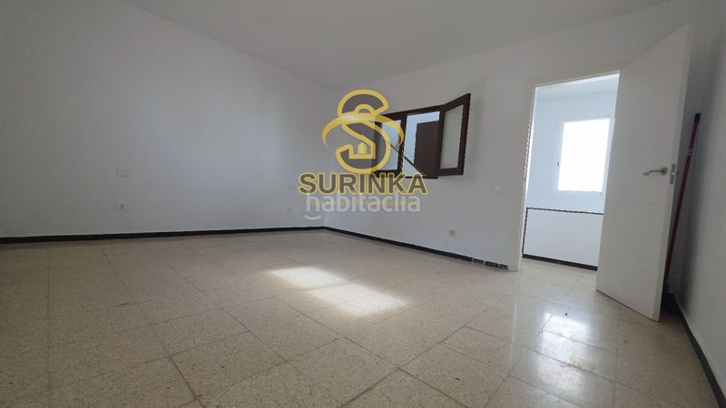 Foto 4ec7d7a8-079a-4e97-8187-4bb0cabea7db. Casa adossada amb aparcament a Jinamar Telde