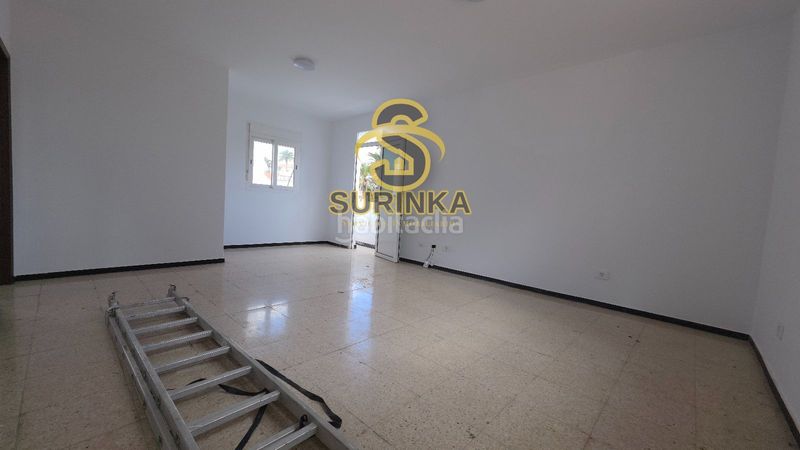 Foto 7bba4b17-c608-4ff6-b99c-214bfa59919b. Casa adossada amb aparcament a Jinamar Telde