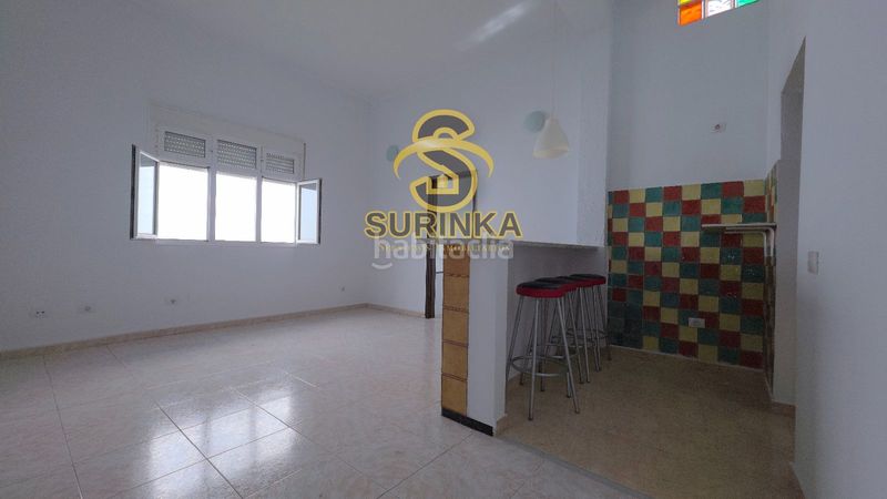 Foto 91609c06-4749-410b-ab7e-6b85be3fc641. Casa adossada amb aparcament a Jinamar Telde