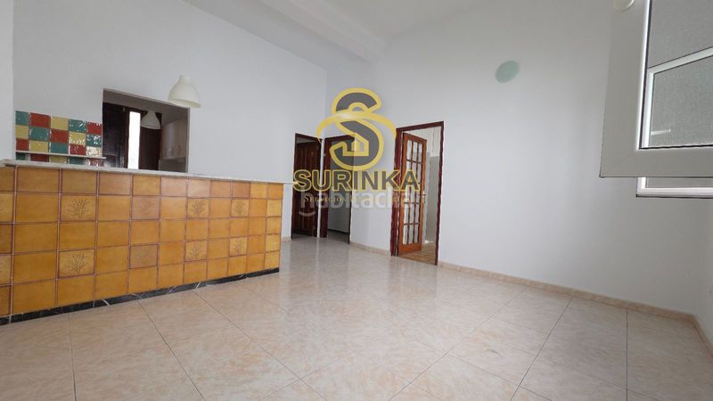 Foto 925f57e0-2c1a-45ec-9438-583c49052529. Casa adossada amb aparcament a Jinamar Telde