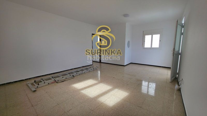 Foto af0c30b9-4001-452a-8365-2f204a8df40b. Casa adossada amb aparcament a Jinamar Telde