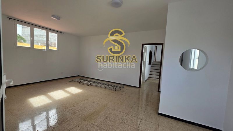 Foto b7867a38-7eb7-4edd-8679-2d9ef84b509c. Casa adossada amb aparcament a Jinamar Telde