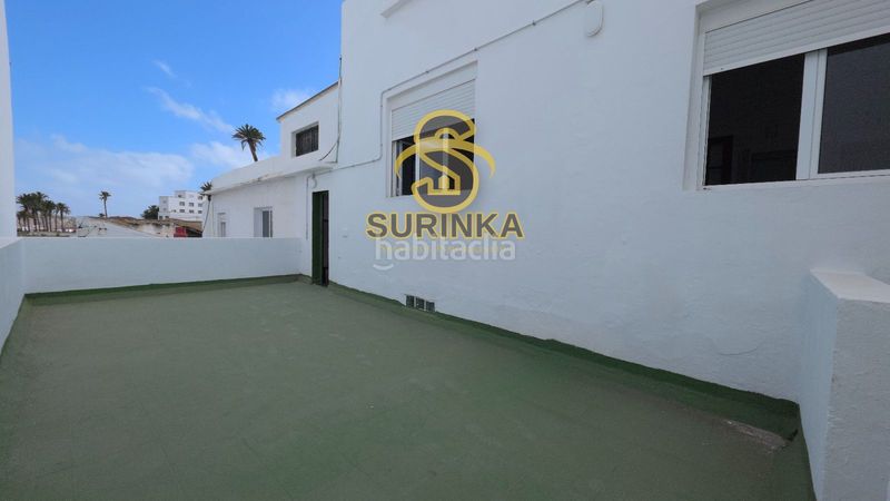 Foto dc8ee92f-d825-4a78-8d97-be0242df3eef. Casa adossada amb aparcament a Jinamar Telde