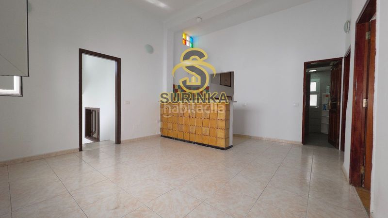 Foto f12334fc-a829-4123-8416-53ac259e79f6. Casa adossada amb aparcament a Jinamar Telde