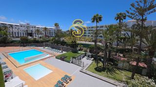 Apartamento  Finlandia 1. Apartamento reformado con terraza y vistas a la piscina en playa