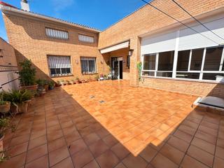 Casa a schiera en Calle jardines 20. Vivienda con sotano y buhardilla en calle jardines, cartagena