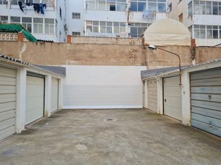 Aparcament cotxe a Calle alhambra 3. Garaje cerrado en zona de los juncos, calle alhambra 3