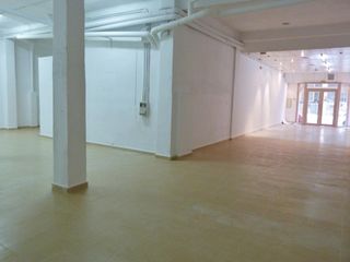 Geschäftsraum in Calle san martín de porres 9. Local comercial de 160 m2 diafano con baño en zona ángel bruna
