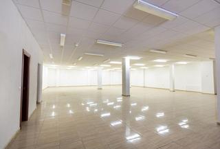 Locale commerciale in Calle Juan Carlos I