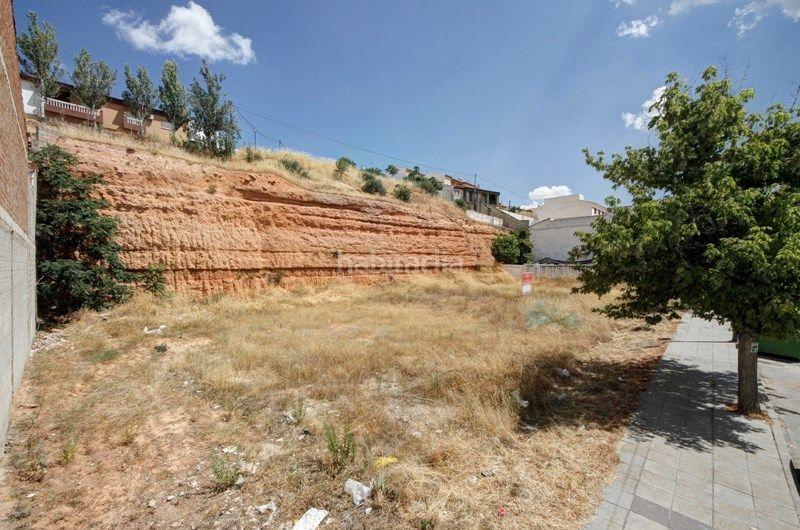 Foto 969a913b-da1b-41ed-a446-615d26ce8221. Terreno residencial solar en Iznalloz