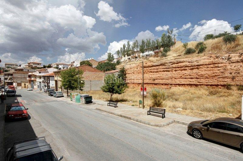 Foto ef6d522f-207f-475f-9d0e-a9ff0fad2c79. Terreno residencial solar en Iznalloz