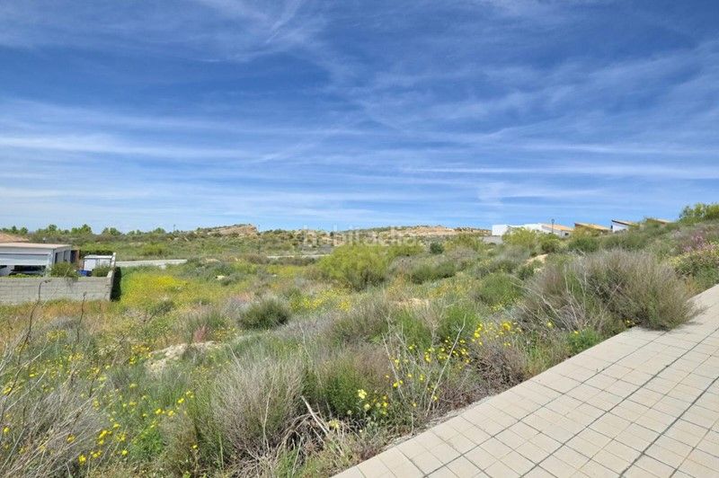 Foto 8fc1d48c-6f9e-4d30-8430-c1264153a947. Terreny residencial a calle jara 2 a Dílar