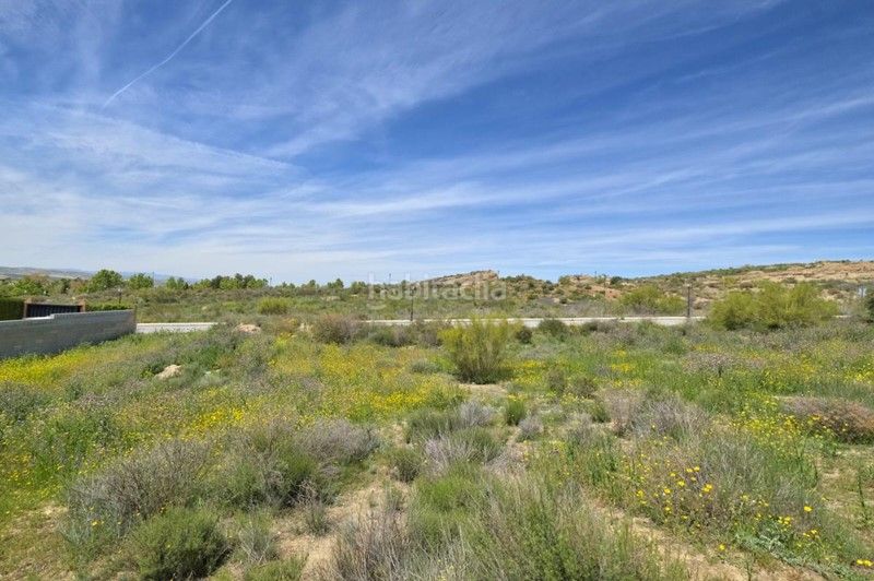 Foto d66f81fa-85e7-45b1-b365-46ea333ee7ca. Terreny residencial a calle jara 2 a Dílar