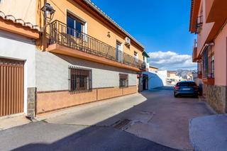 Casa a Calle atalaya 14. Enorme casa con dos viviendas