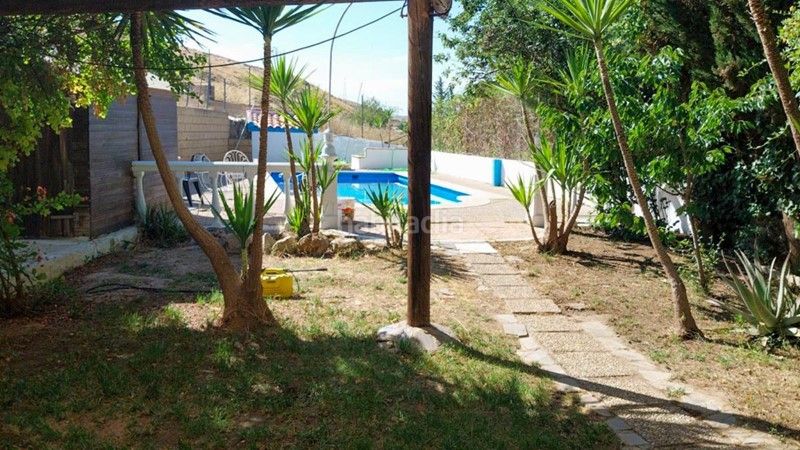 Foto e9c4d2d1-a1ed-44e4-990d-e9b395407c0d. Masia amb xemeneia piscina a Padul