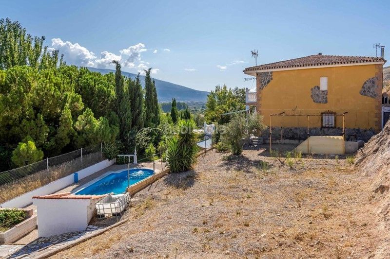 Foto eee90b82-4355-4cb7-b4e9-22587229d2ad. Masia amb xemeneia piscina a Padul