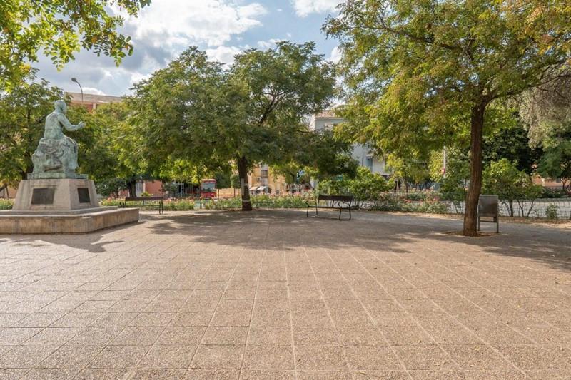 Foto 689e1acc-8a30-44d0-bb77-8d2f2c9e6b4e. Locale commerciale in plaza del ángel 2 in Barrio de Zaidín Granada