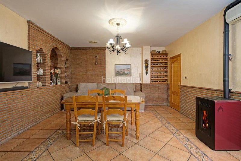 Foto e54ba8cc-5abb-4331-94fe-31d4c65aa0de. Casa a calle leon 5 a Moraleda de Zafayona
