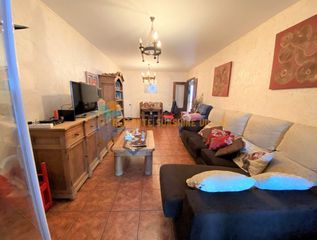 Casa adossada a Salinas. Descubre esta joya oculta en salinas, un pueblo encantador a sol