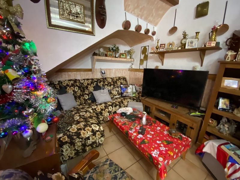 Foto f89e1724-7778-4f37-bbf2-dfcad8b8b8cf. Casa amb aparcament a Sax