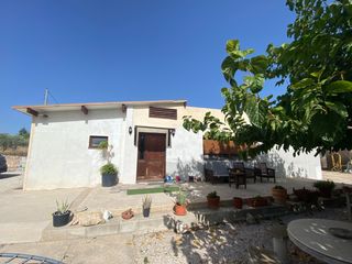 Mas à Sax. Esta encantadora finca reformada de 4 dormitorios, 1 baño y 1 as