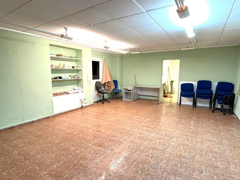 Foto 98717490-7d0d-4814-8e5f-673d4b4bf657. Edificio in Sax