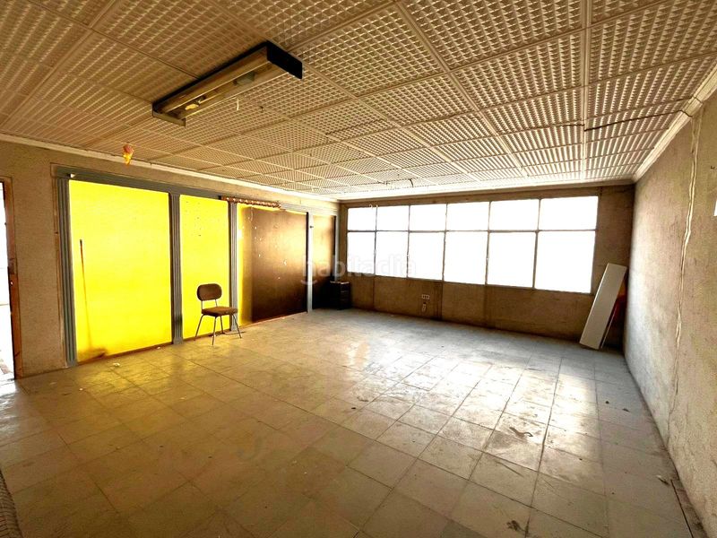 Foto ad2fc133-f296-4928-84c4-08ba27fd3f67. Edificio in Sax