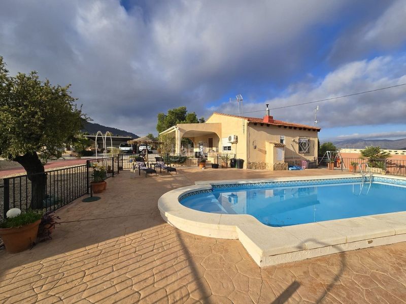 Foto e60c9d2e-e673-4972-9707-93f5c7659077. Casa amb piscina a Sax