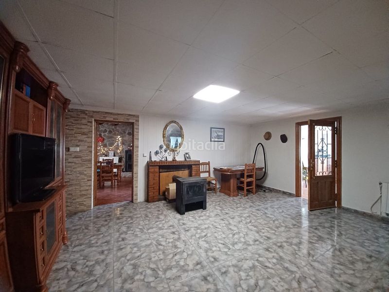 Foto 65f4235a-5812-4215-a93c-02324374b78d. Casa amb piscina a Sax