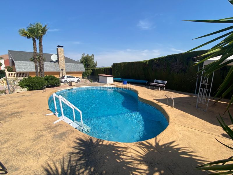 Foto 0f5e4094-ba47-4ea6-a2a7-f64ac2bde435. Casa amb aparcament piscina a Petrer
