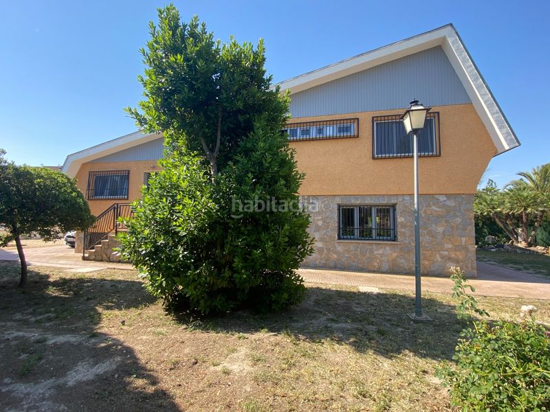 Foto a93c38c8-ac69-462c-b433-6d925e24ce6a. Casa amb aparcament piscina a Petrer